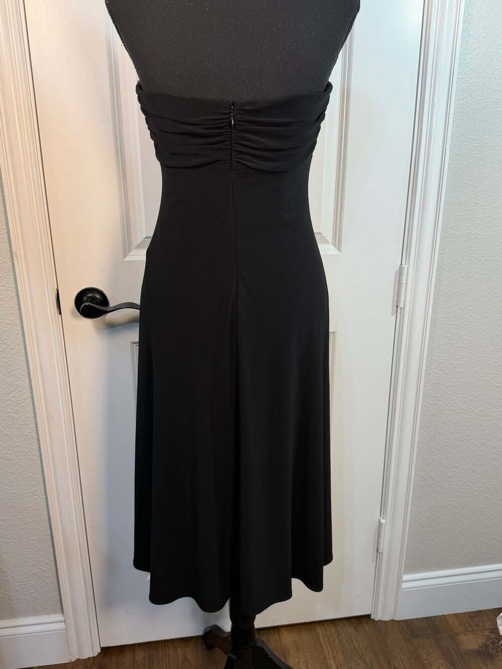 Laundry by Shelli Segal Black Halter Twist Front Midi Dress Size 6 - Picture 5 of 8
